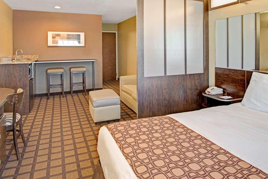 Microtel Inn & Suites By Wyndham Bluffs Council Bluffs Extérieur photo