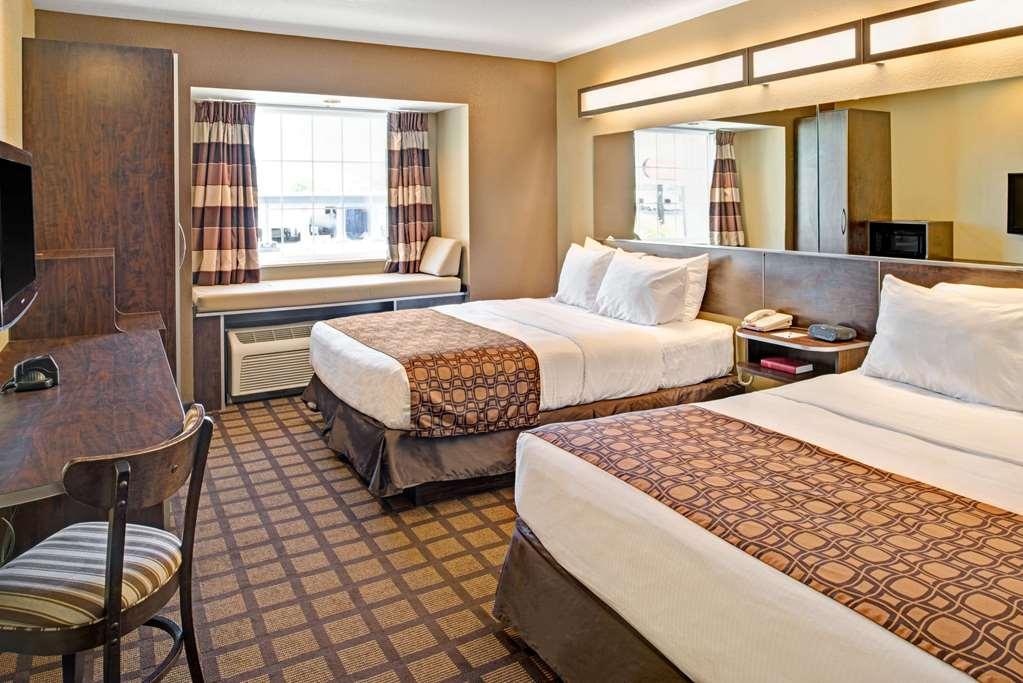 Microtel Inn & Suites By Wyndham Bluffs Council Bluffs Extérieur photo