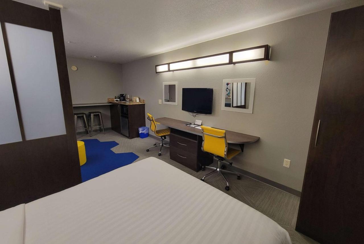 Microtel Inn & Suites By Wyndham Bluffs Council Bluffs Extérieur photo