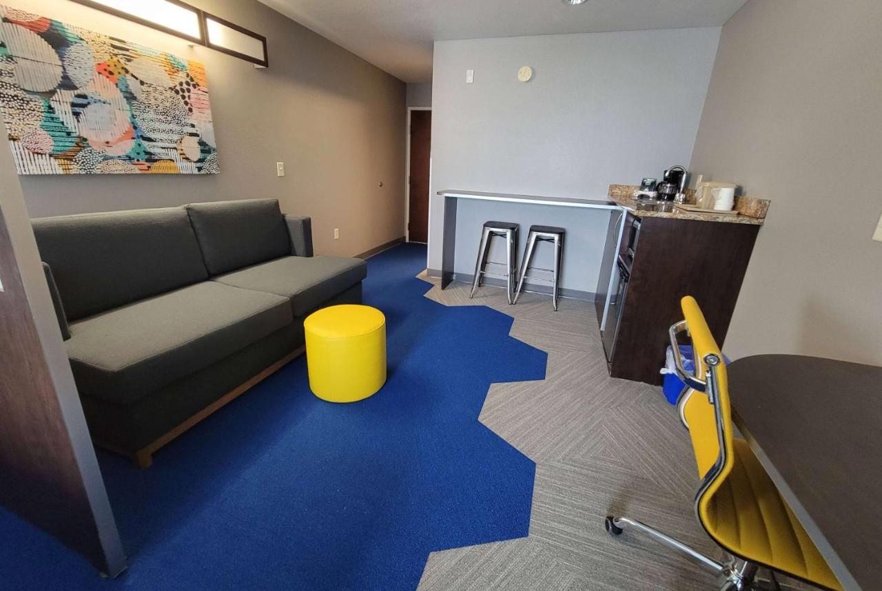 Microtel Inn & Suites By Wyndham Bluffs Council Bluffs Extérieur photo