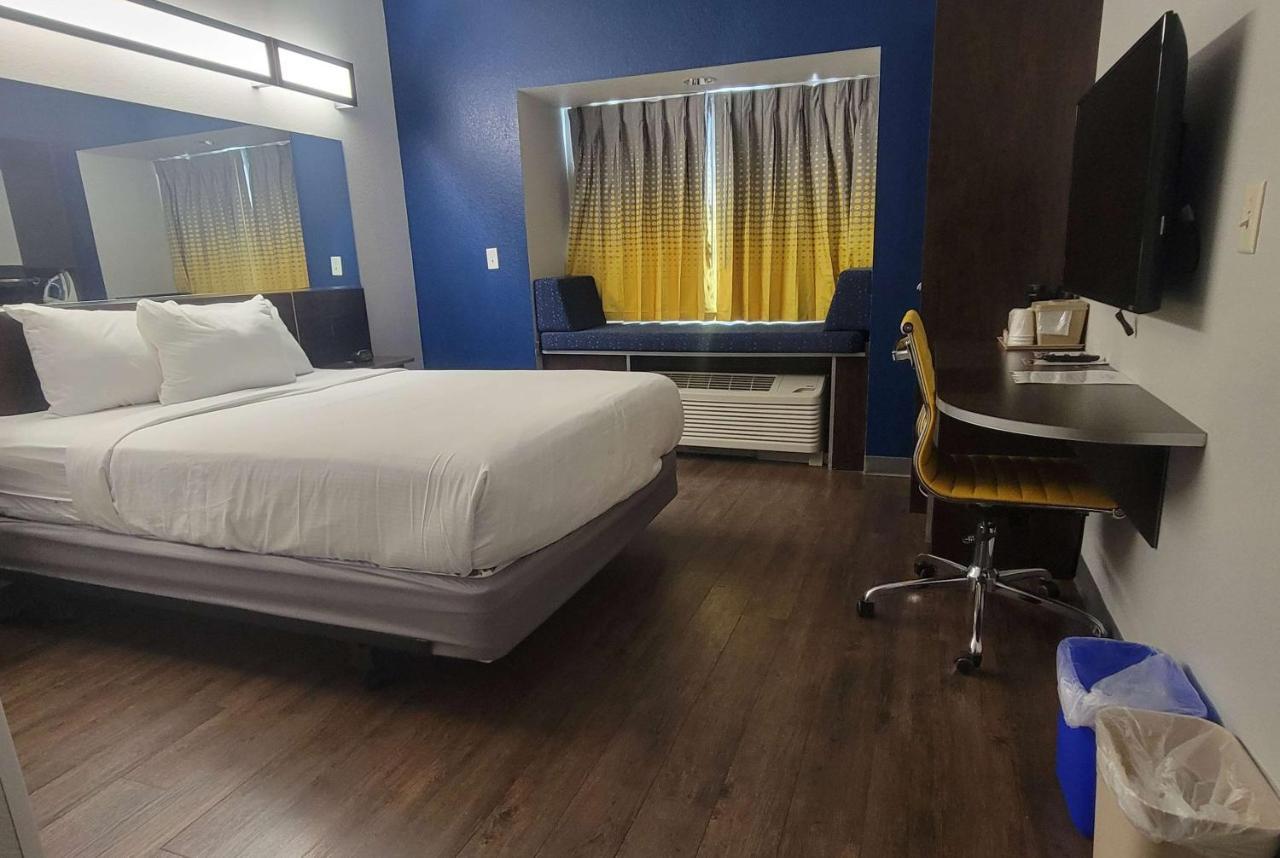 Microtel Inn & Suites By Wyndham Bluffs Council Bluffs Extérieur photo