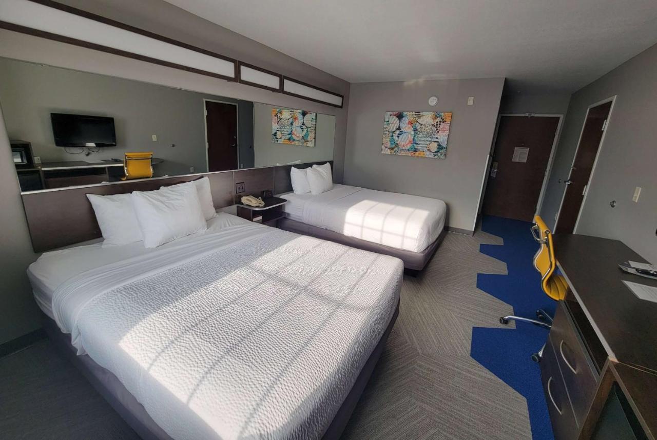 Microtel Inn & Suites By Wyndham Bluffs Council Bluffs Extérieur photo