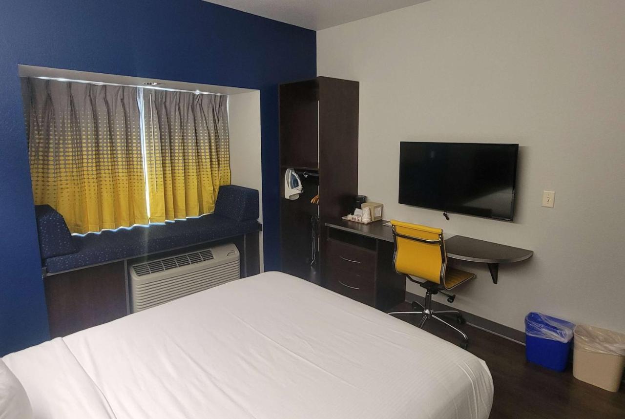 Microtel Inn & Suites By Wyndham Bluffs Council Bluffs Extérieur photo