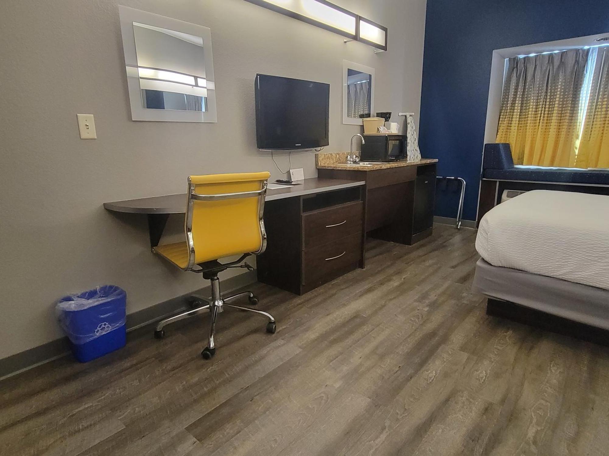 Microtel Inn & Suites By Wyndham Bluffs Council Bluffs Extérieur photo