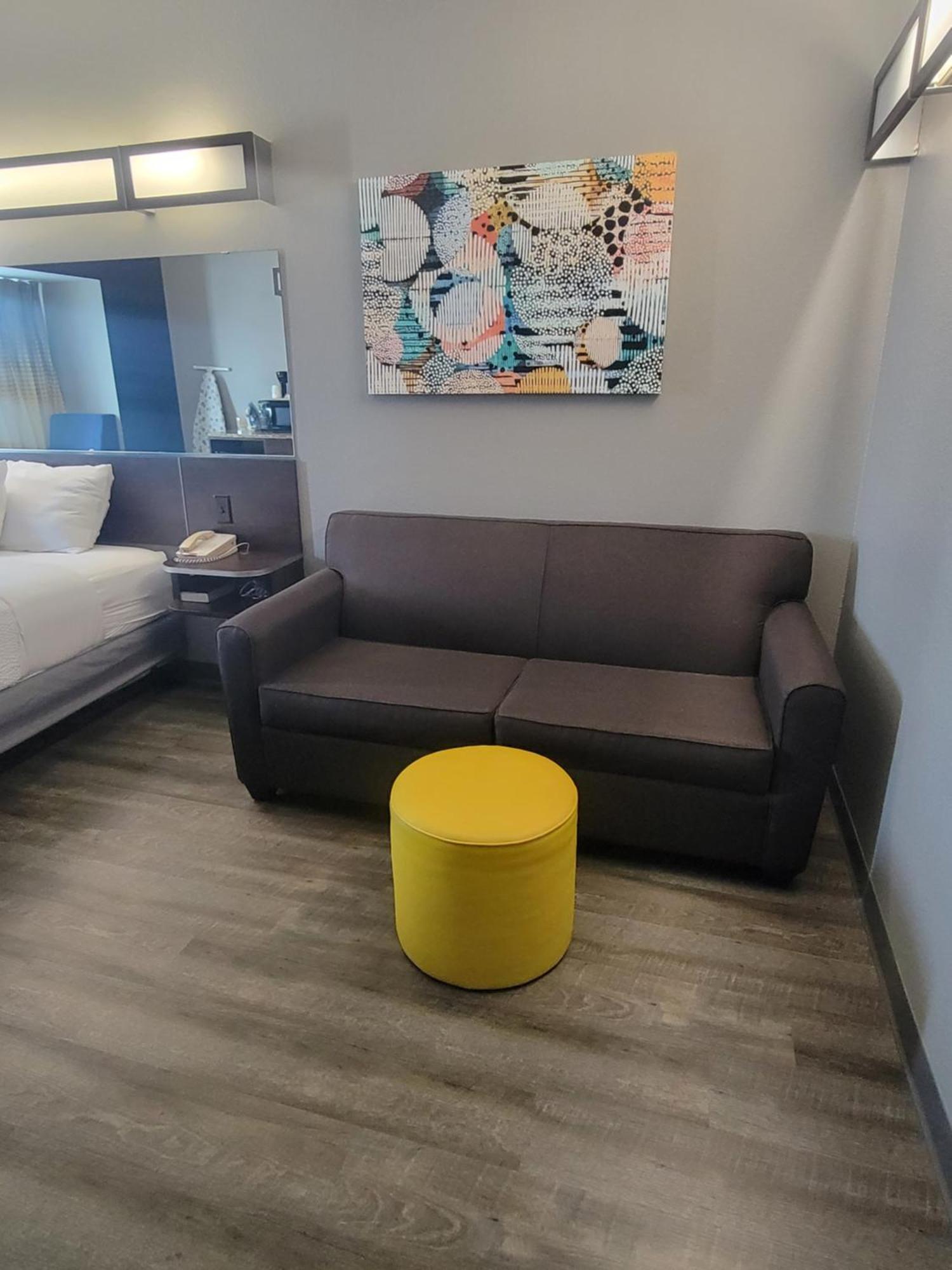 Microtel Inn & Suites By Wyndham Bluffs Council Bluffs Extérieur photo
