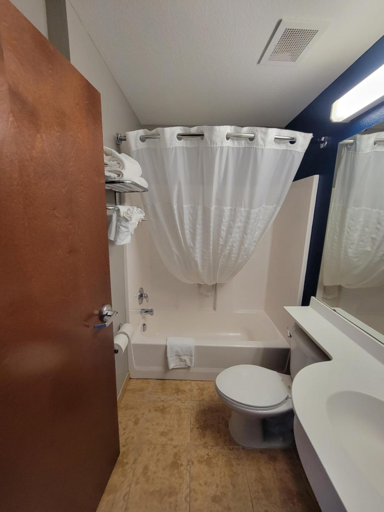 Microtel Inn & Suites By Wyndham Bluffs Council Bluffs Extérieur photo