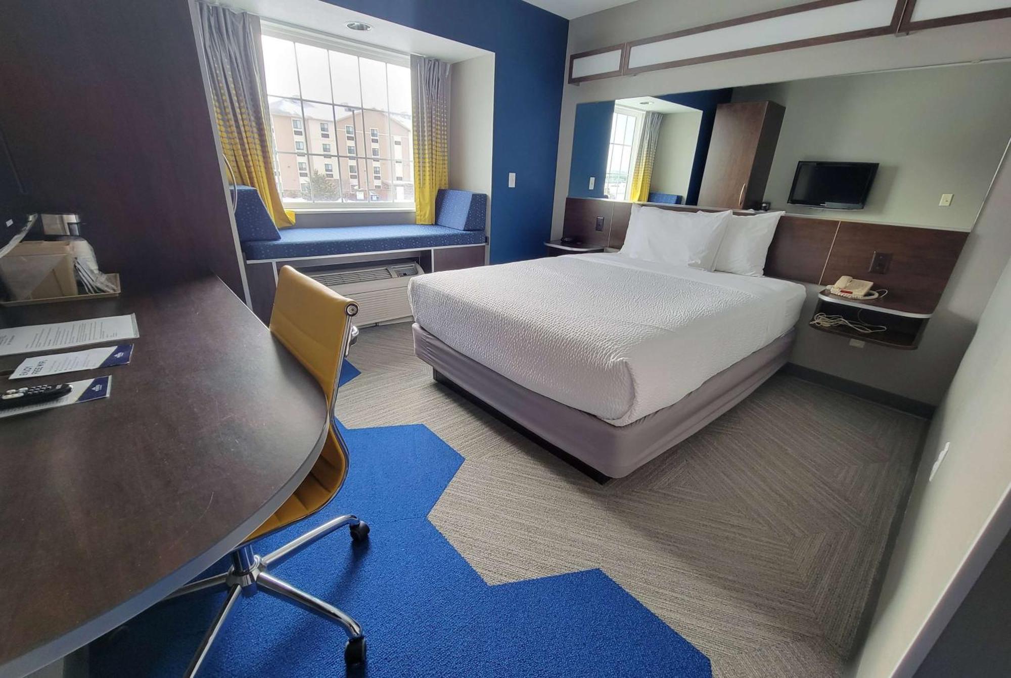 Microtel Inn & Suites By Wyndham Bluffs Council Bluffs Extérieur photo