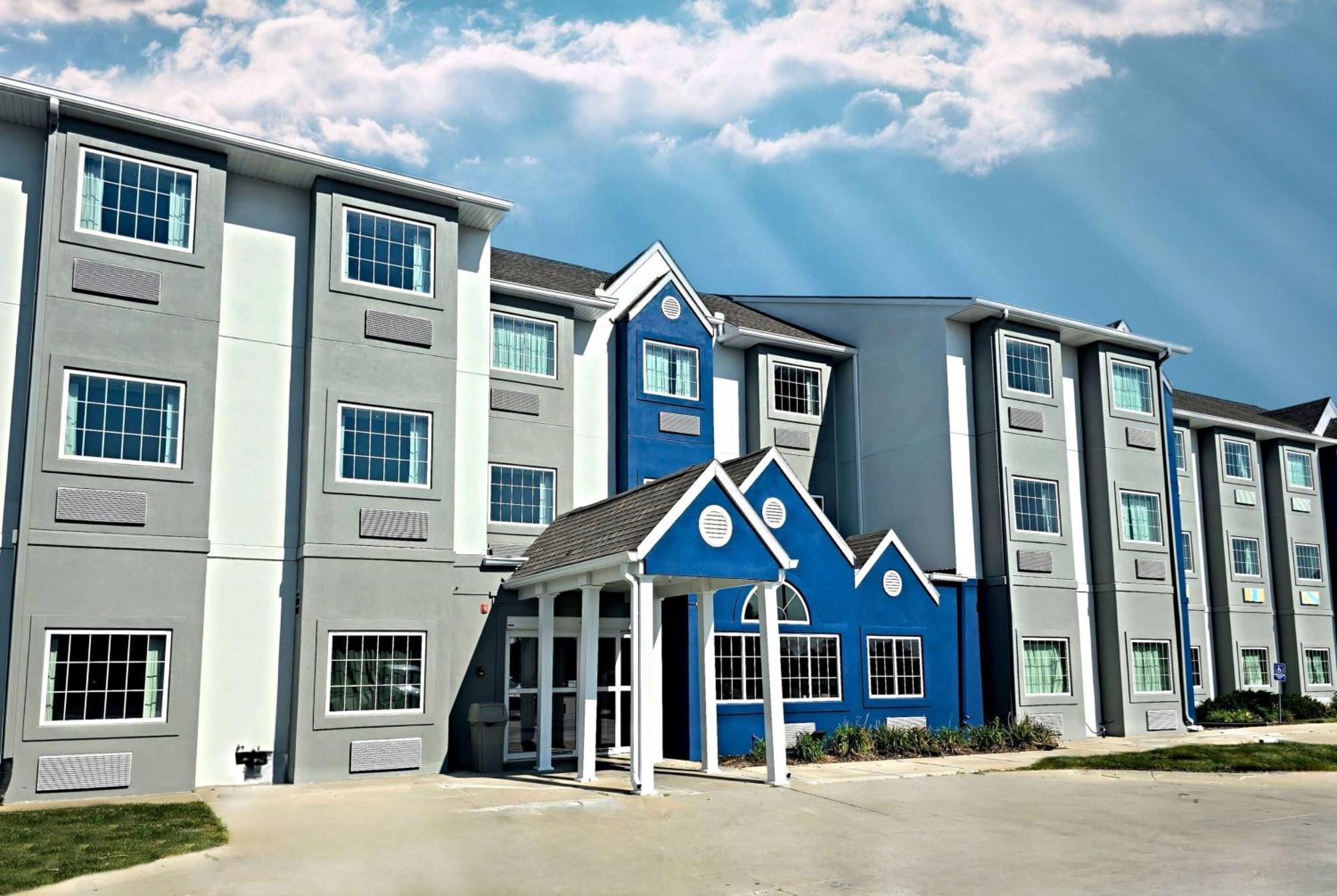 Microtel Inn & Suites By Wyndham Bluffs Council Bluffs Extérieur photo